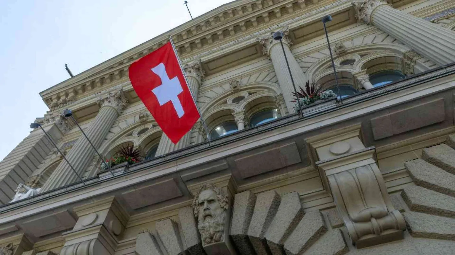 Cosa insegna la Svizzera che vota per dare la 13esima ai pensionati