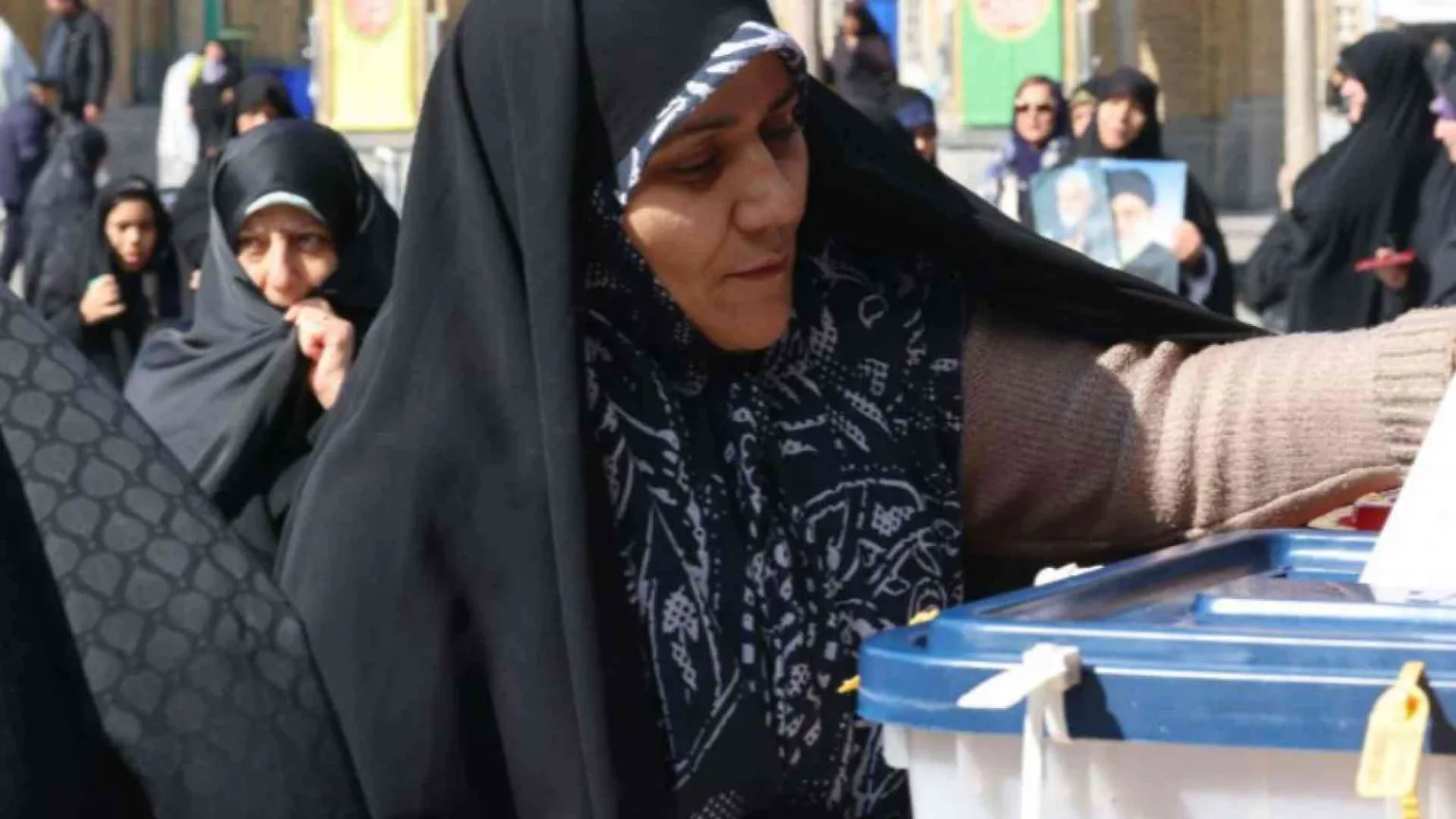 L'Iran al voto boicotta le urne: affluenza al 40,6%