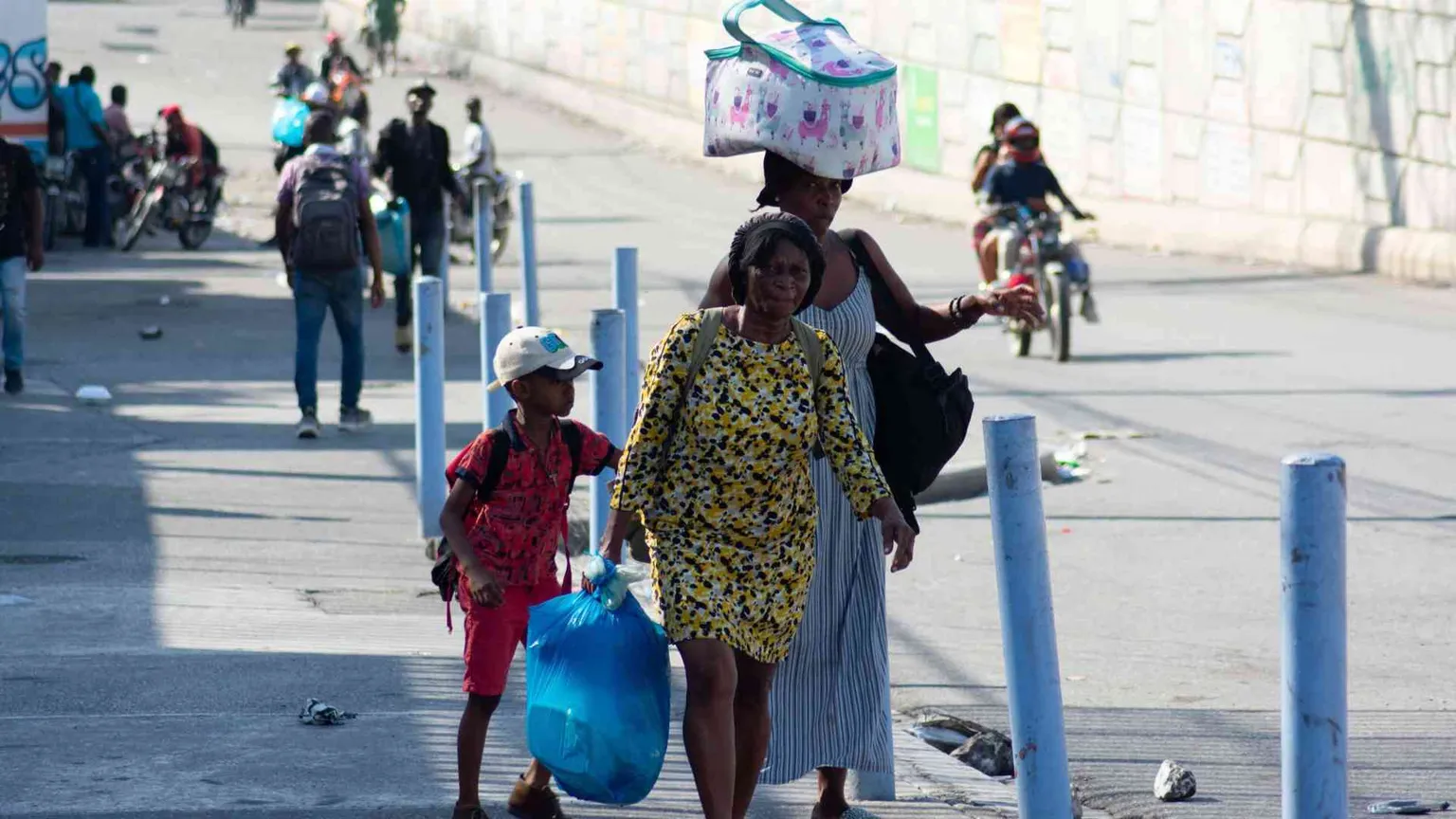 Le bande criminali governano Haiti. Impedito il ritorno del premier Henry
