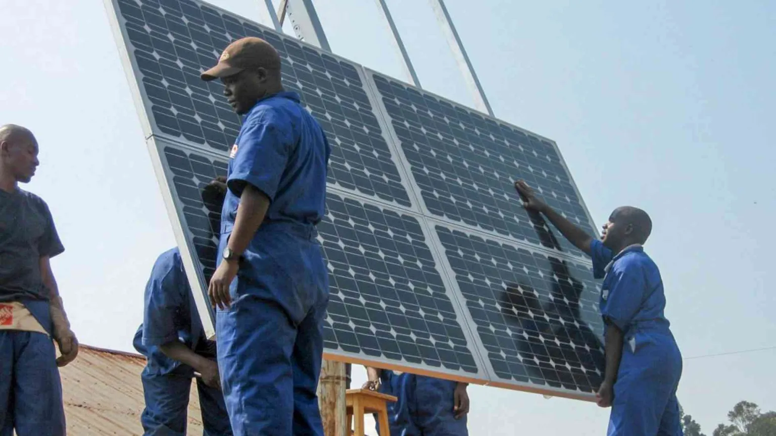 «Priorità alle rinnovabili», la campagna per un'Africa green