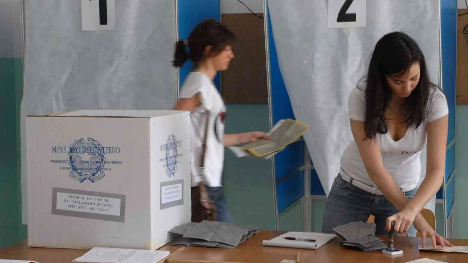 I numeri, i seggi, la prima volta dei 16enni: cosa c'è da sapere sul voto Ue