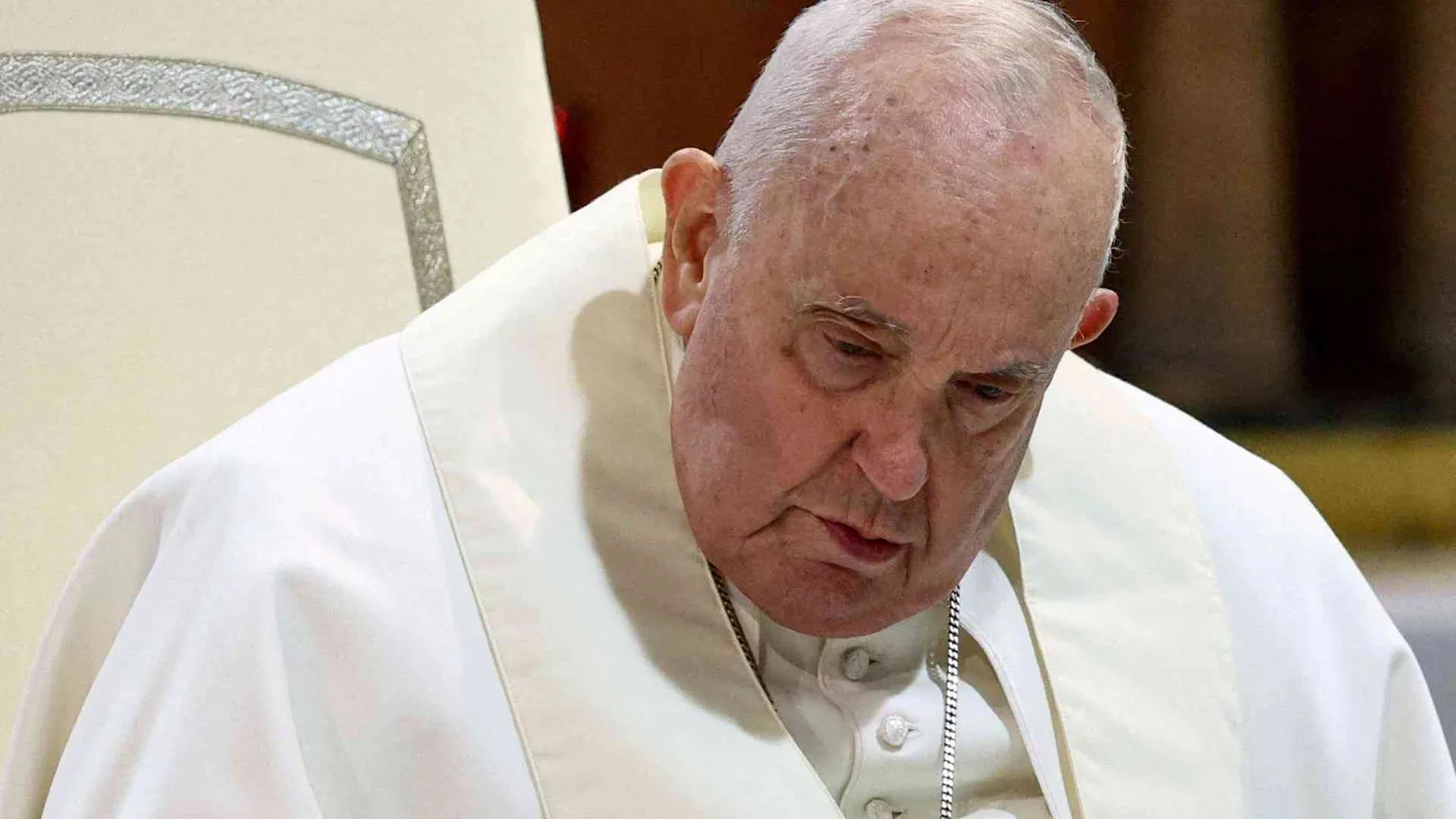 Il Papa: sradicare le situazioni che proteggono chi compie gli abusi