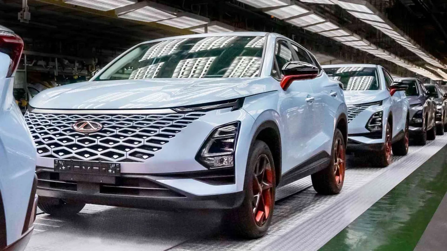 Cinese e molto forte: ecco il marchio che potrebbe costruire auto in Italia