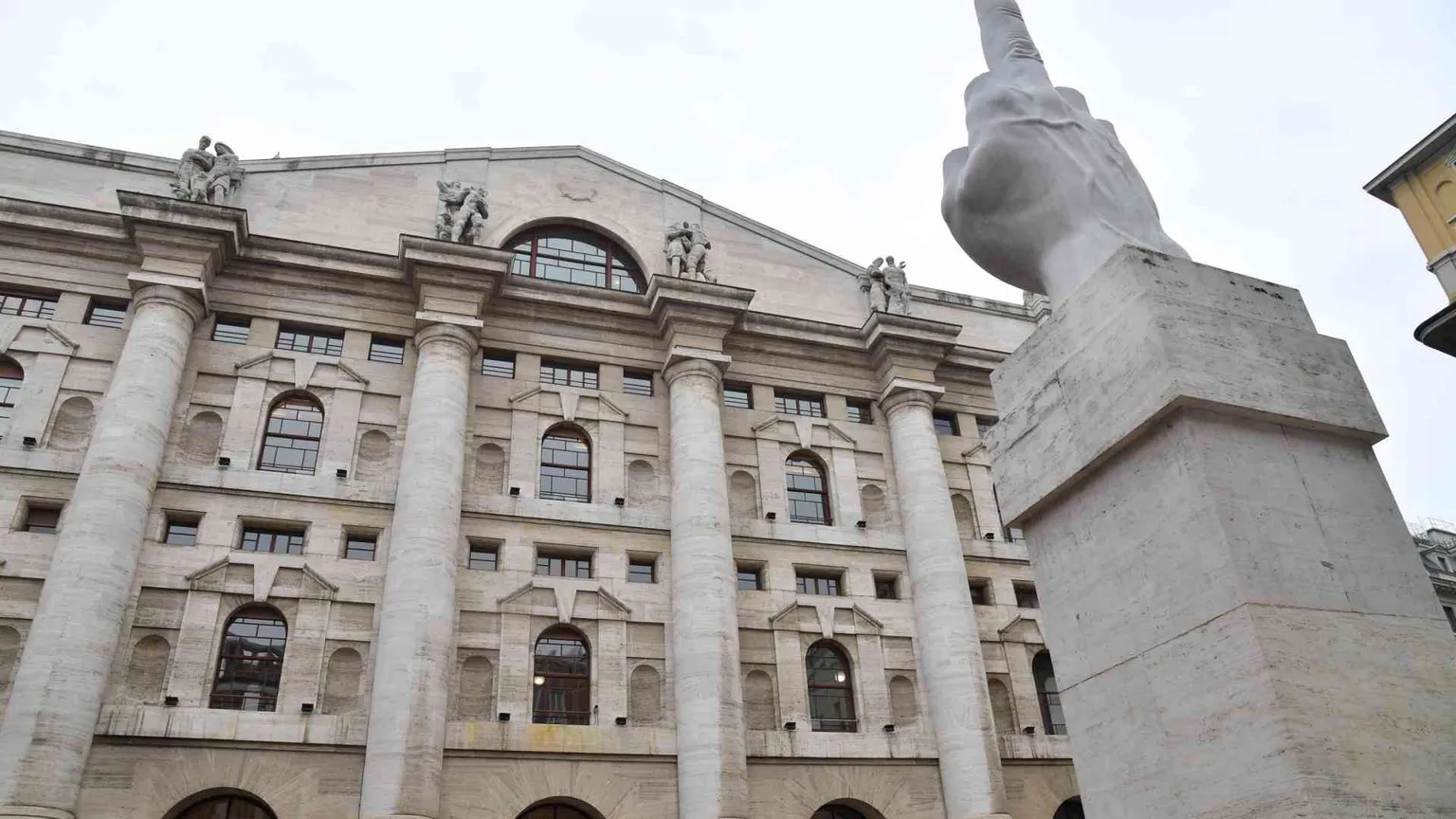 Il boom di utili delle aziende spinge le Borse: record per Piazza Affari