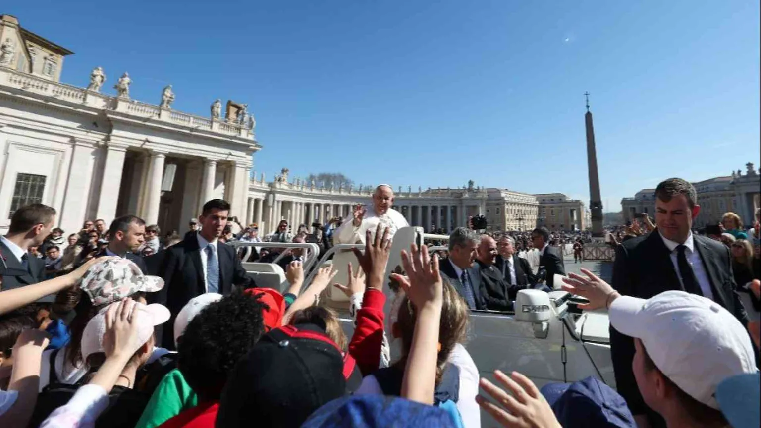 Il Papa: servono più sforzi per trattare, negoziare e finire la guerra