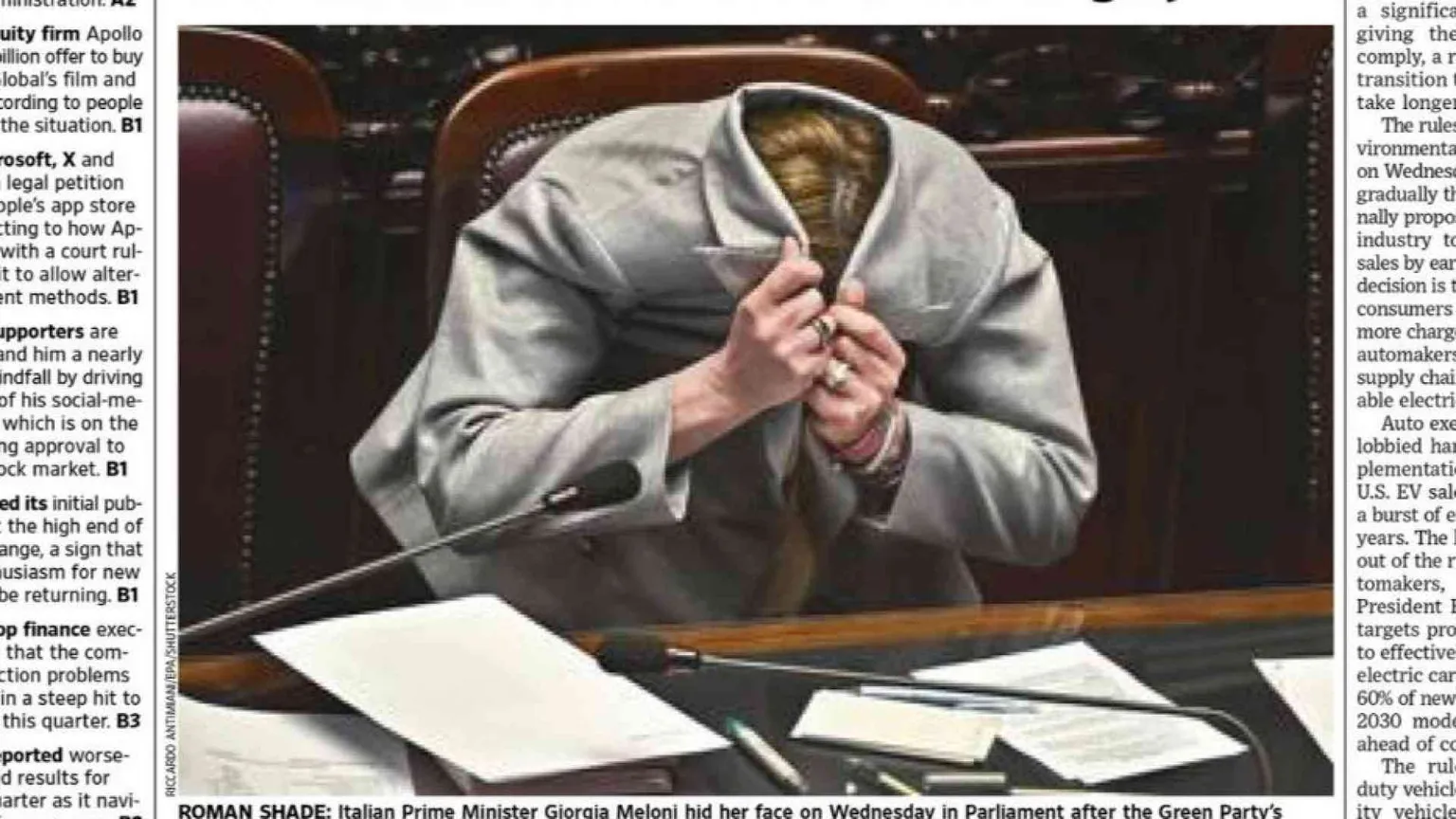 Meloni con la faccia nella giacca: la foto sul Wall Street Journal