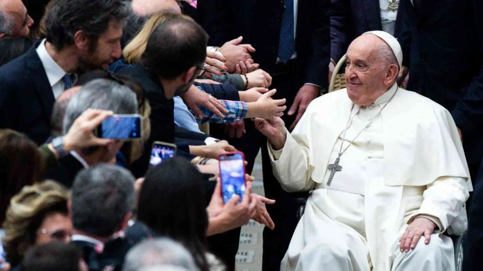 Il Papa al mondo Rai: non inseguite gli ascolti a scapito dei contenuti