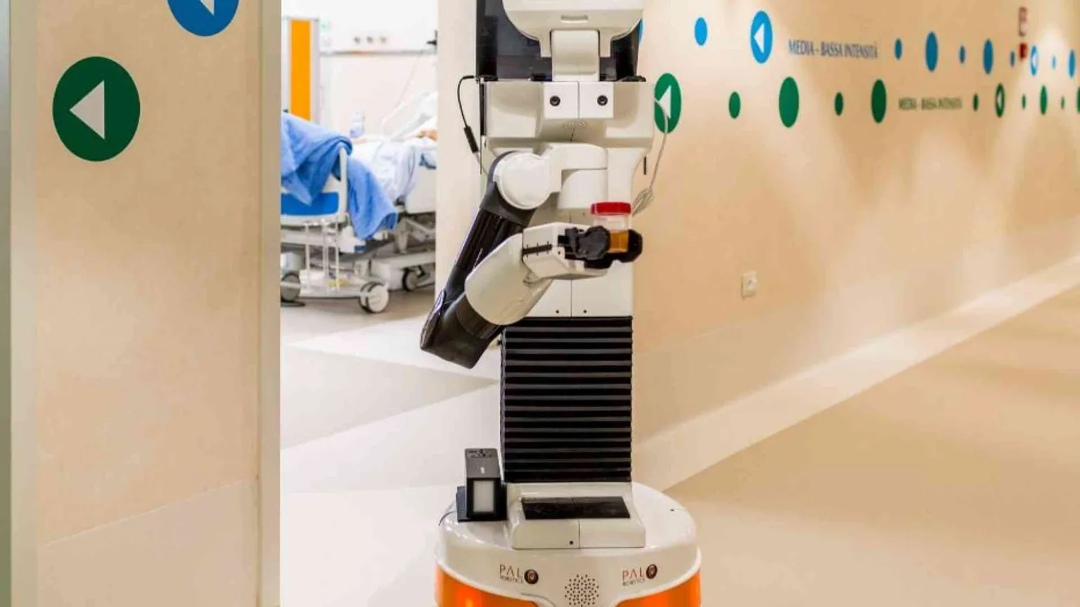 Esoscheletri, protesi, realtà aumentata: la robotica su misura del paziente