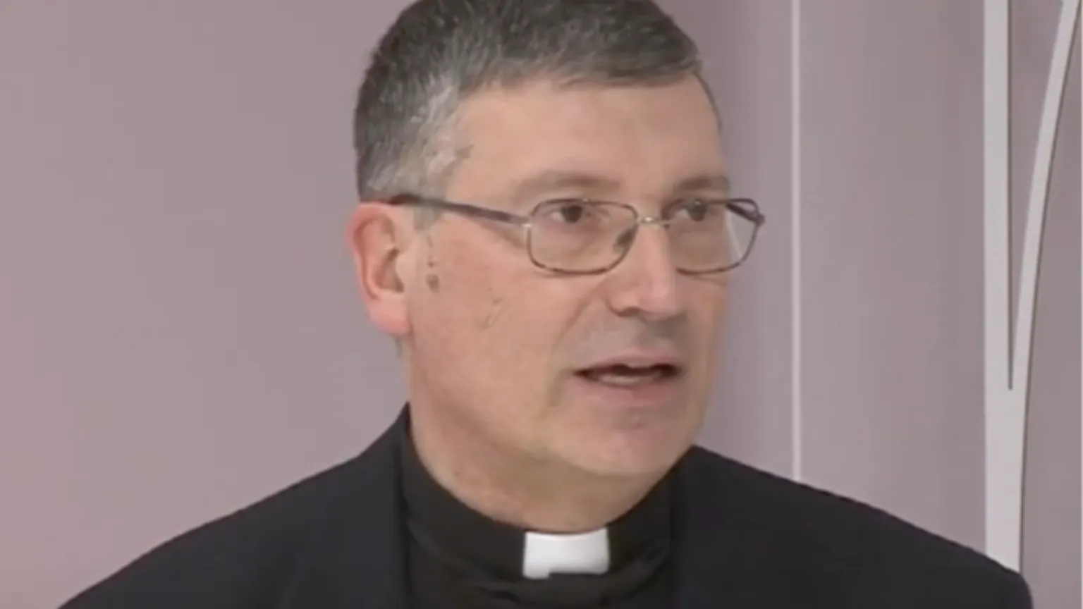 «Non possiamo far dormire in strada mamme e bambini»