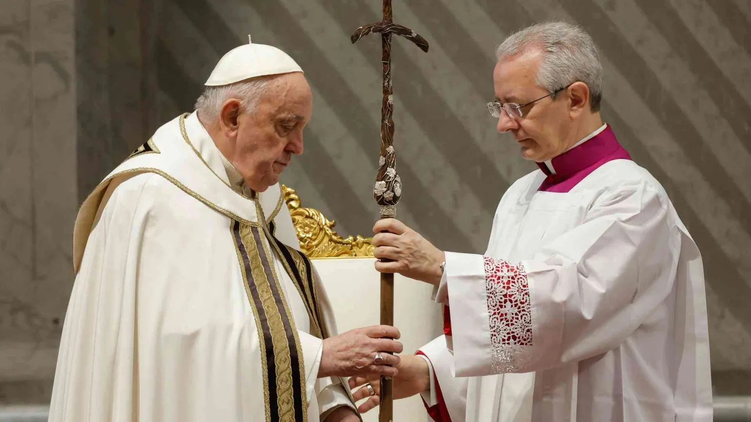 Il Papa ai preti: «Non siate sprezzanti: no lamentele, ma misericordia»
