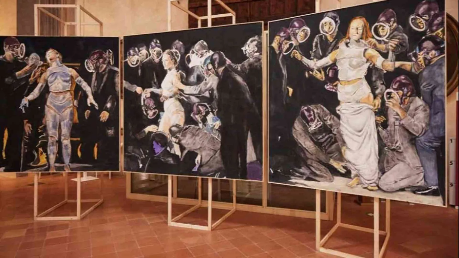 La mostra (non blasfema), le accuse, l'artista accoltellato: cosa è successo