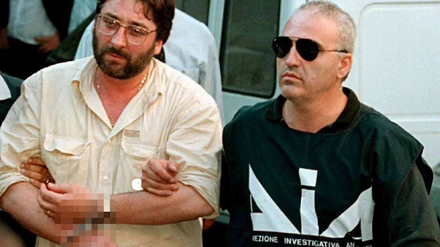 Si pente Sandokan custode di segreti su omicidi, rifiuti, intrecci politici