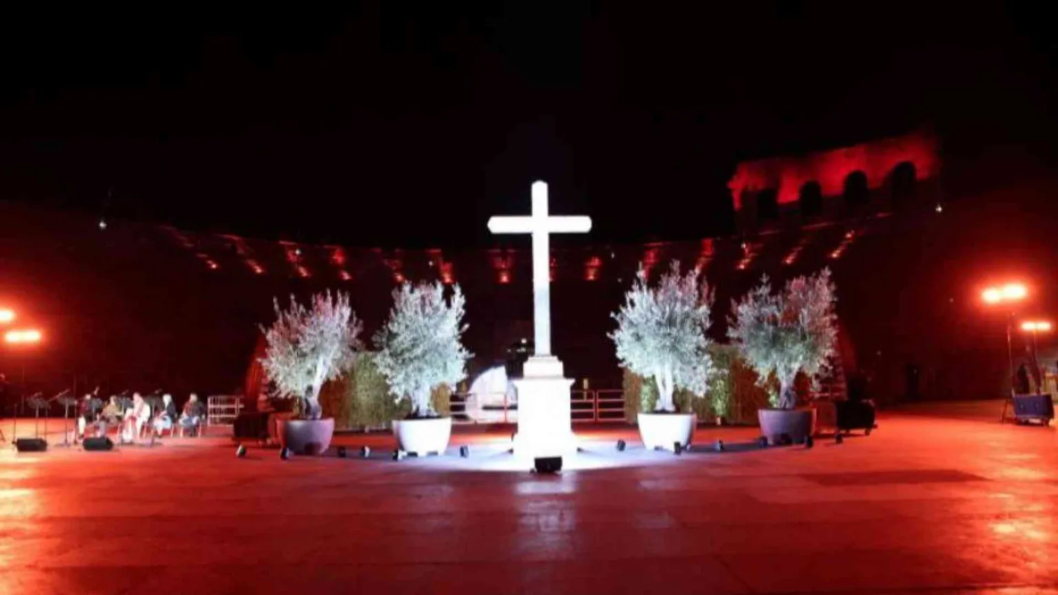 Verona, la Via Crucis nell’Arena. Giustizia e Pace accanto a Gesù