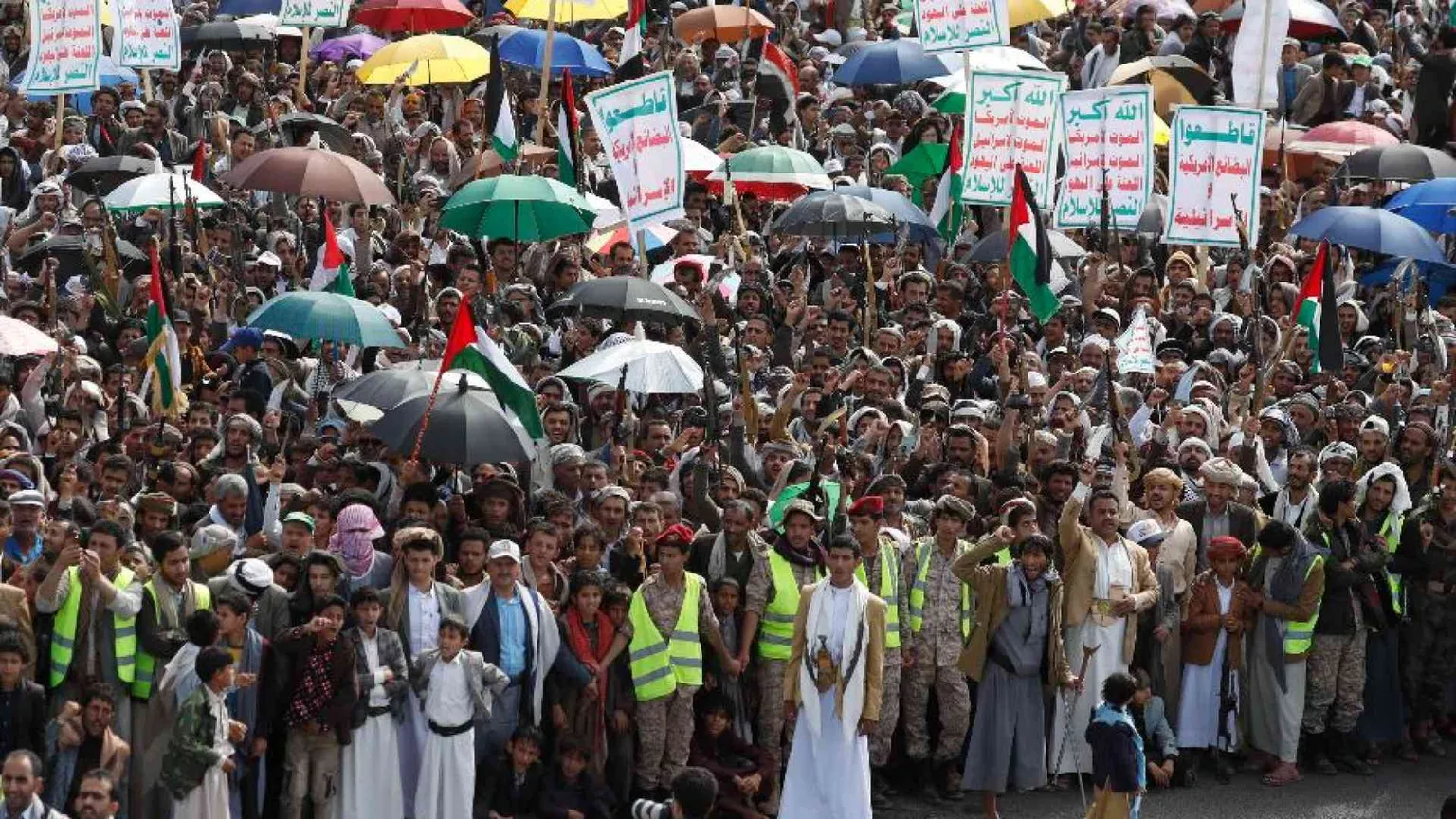 Gli Houthi provocano: 82 attacchi, un flop la missione Usa