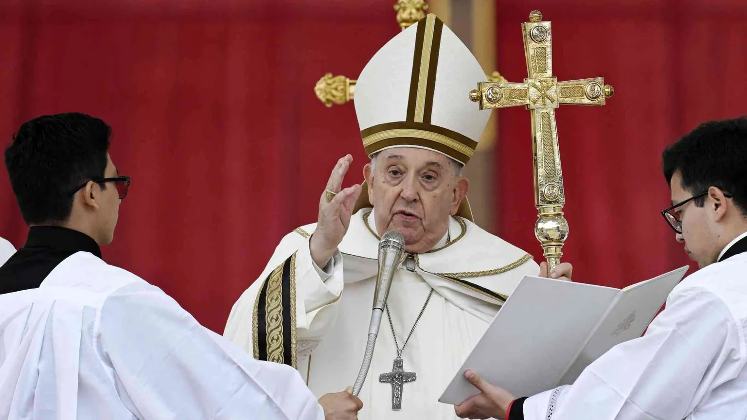 Il Papa: «No a venti di guerra sempre più forti su Europa».