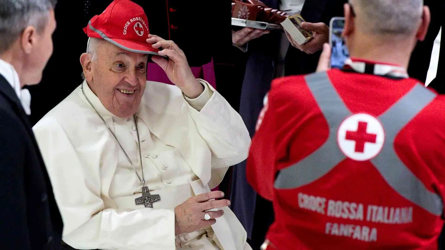 Alla Croce Rossa: «In un mondo di nemici cerchiamo la fraternità»