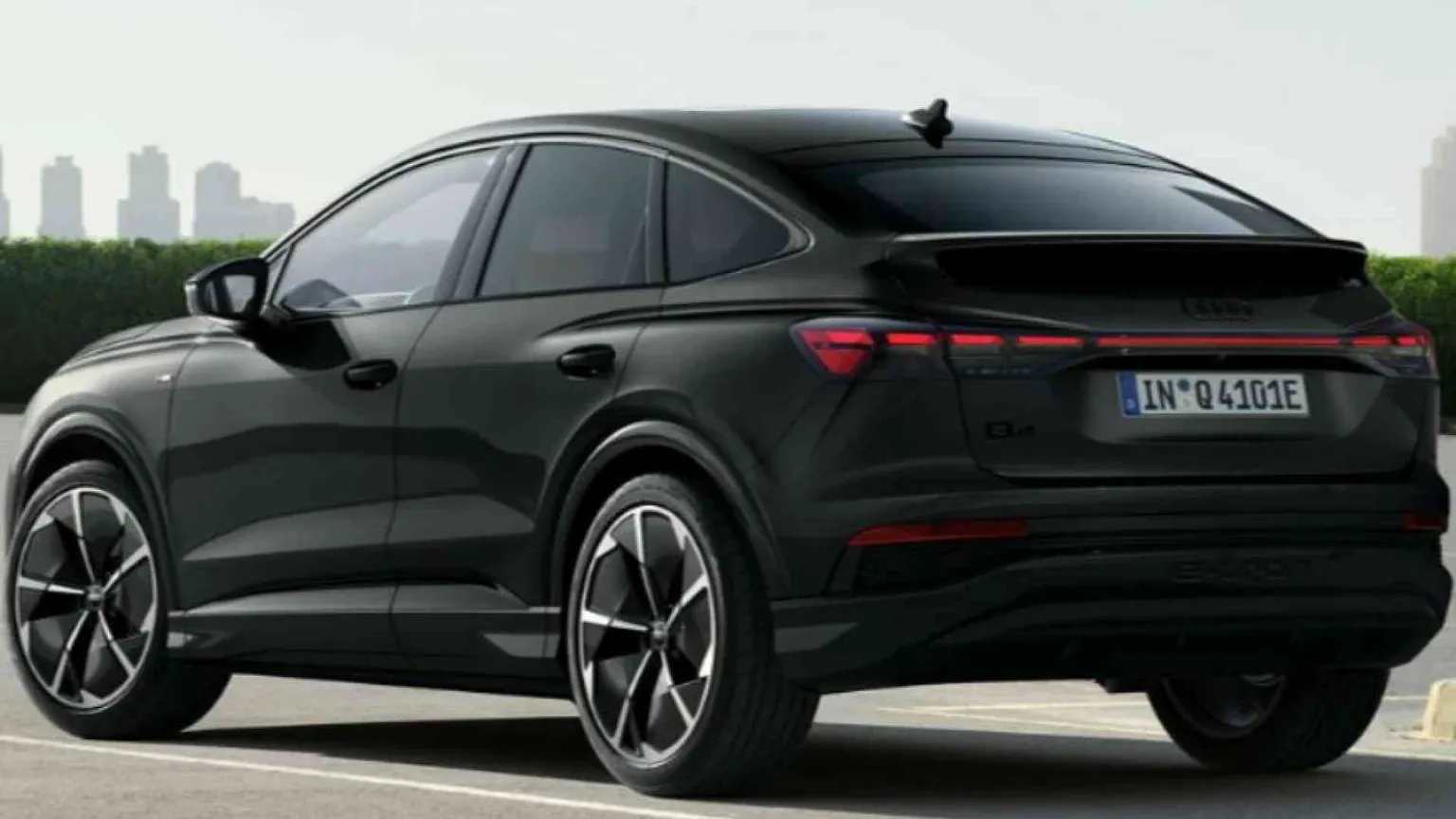 Pare identica, ma è tutta nuova: ecco come è cresciuta l'Audi Q4 e-tron