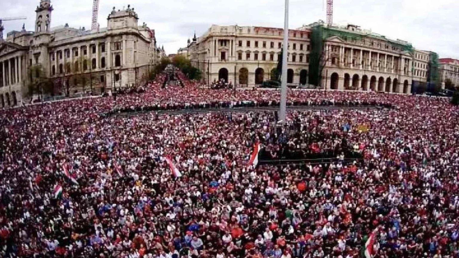 La sfida di Magyar: «Siamo centomila in piazza a Budapest per cacciare Orbán»
