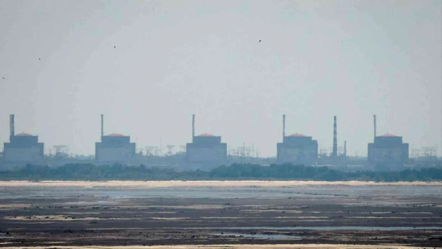 Attaccato l'impianto di Zaporizhzhia: cresce il rischio di incidente nucleare