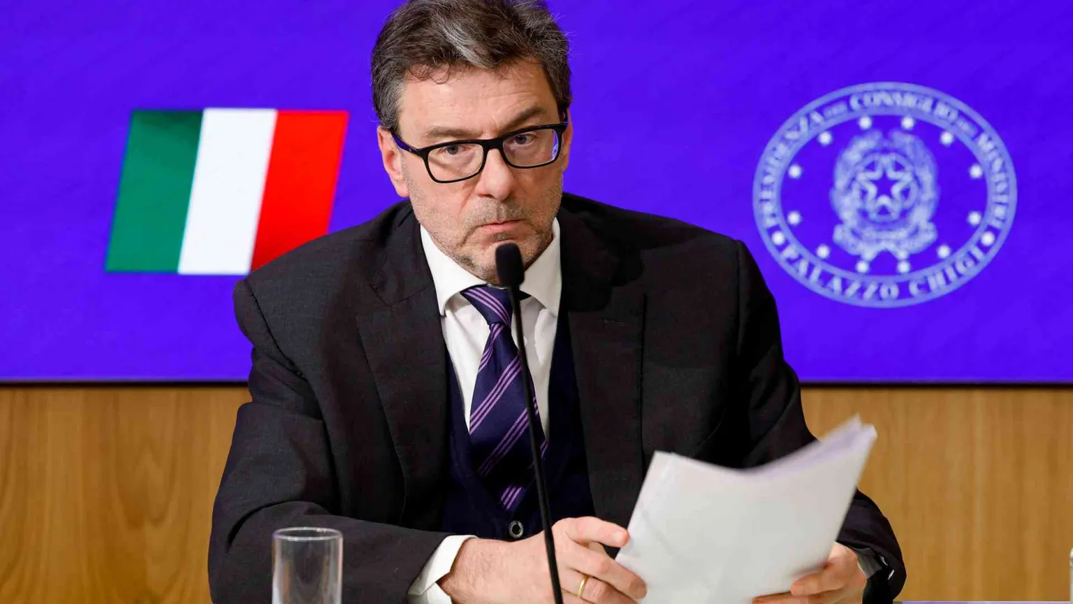 Def, crescita all'1% e debito in risalita. Giorgetti: nuovi tagli alla spesa