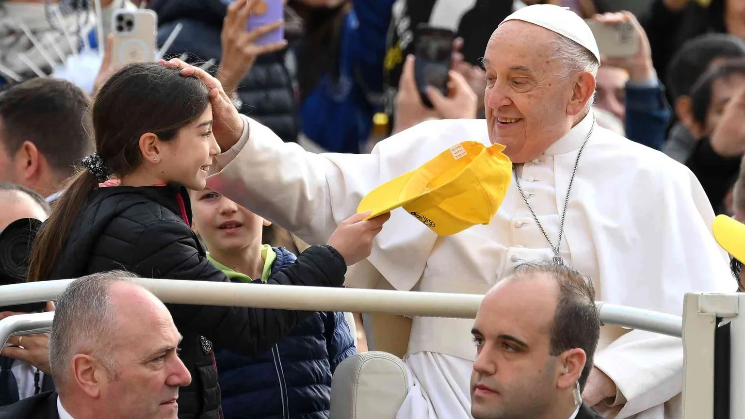Il Papa: «Un cristiano senza coraggio è un cristiano inutile»