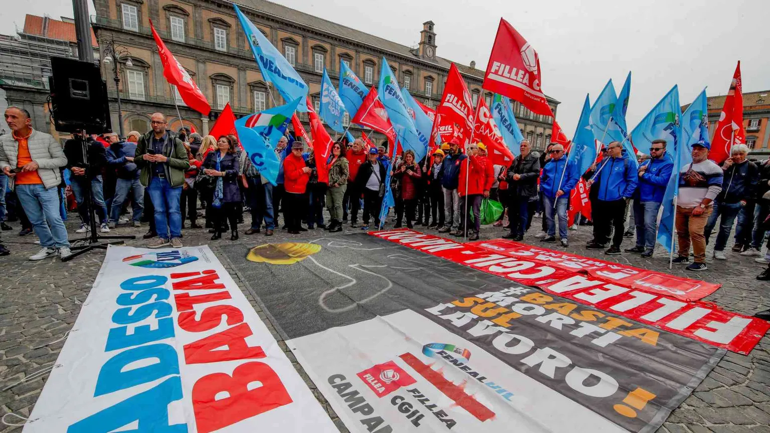 Morti sul lavoro, corteo a Bologna. Landini: perché la Cisl non c'è?