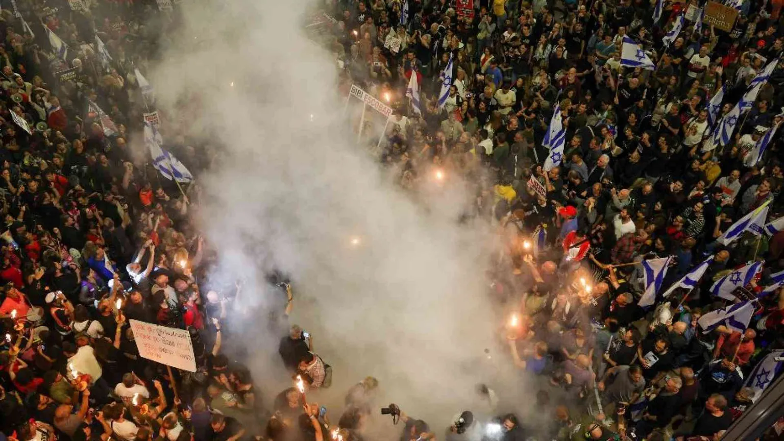 «Decine di droni dall'Iran». Decollato l'aereo di Netanyhau: «Siamo pronti»