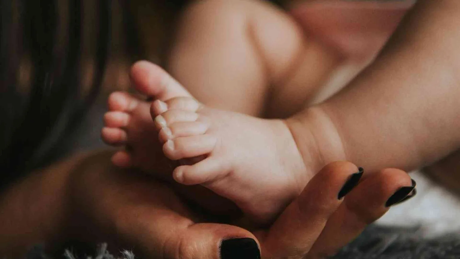 Quante mamme hanno i figli della maternità surrogata?