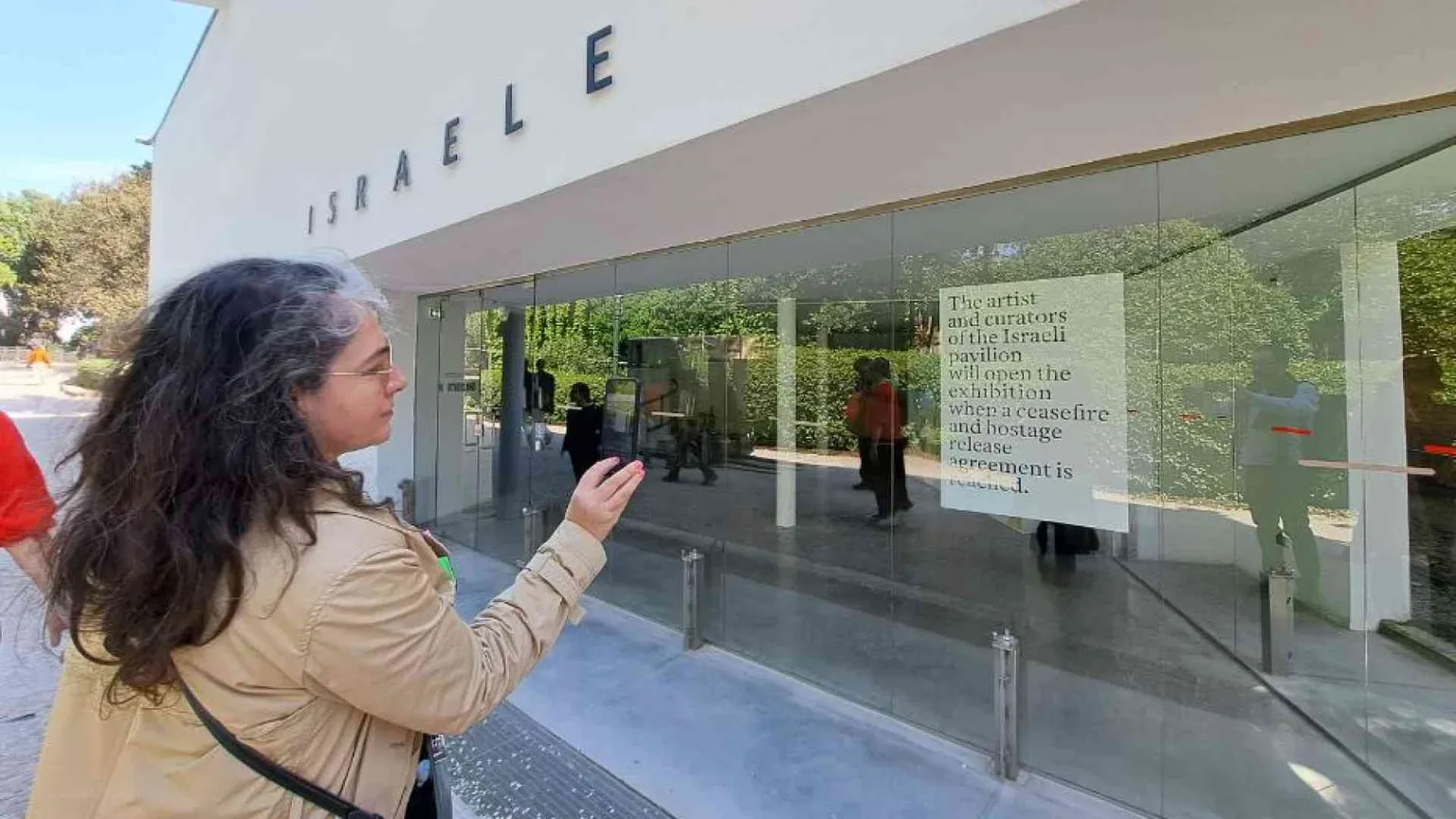 Biennale, padiglione Israele chiuso «fino a libertà ostaggi e cessate il fuoco»