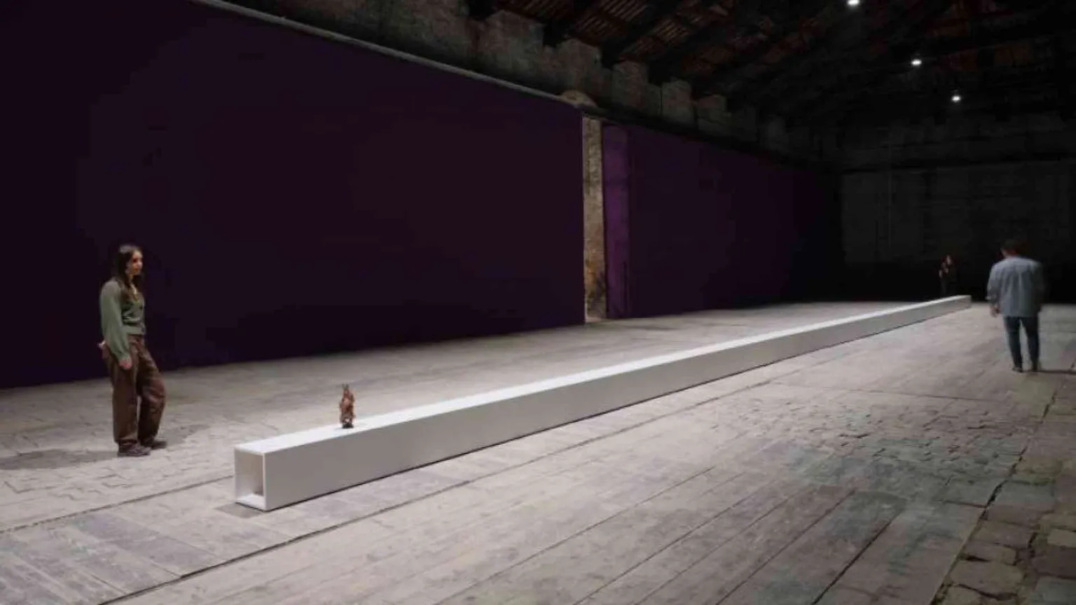 Non solo occhi: una Biennale da toccare e da annusare