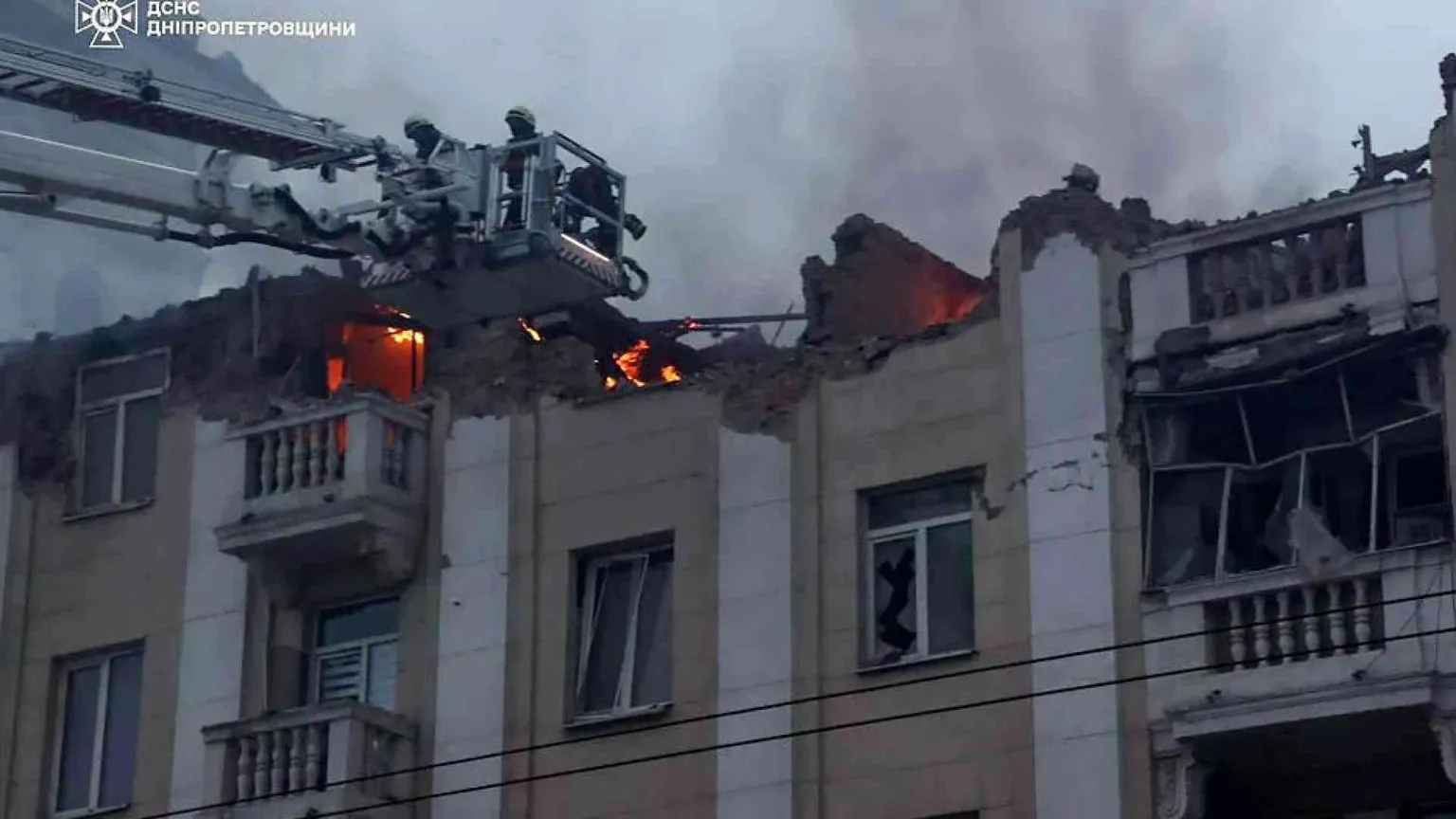 Missili su Dnipro: 9 morti. Precipita un bombardiere russo