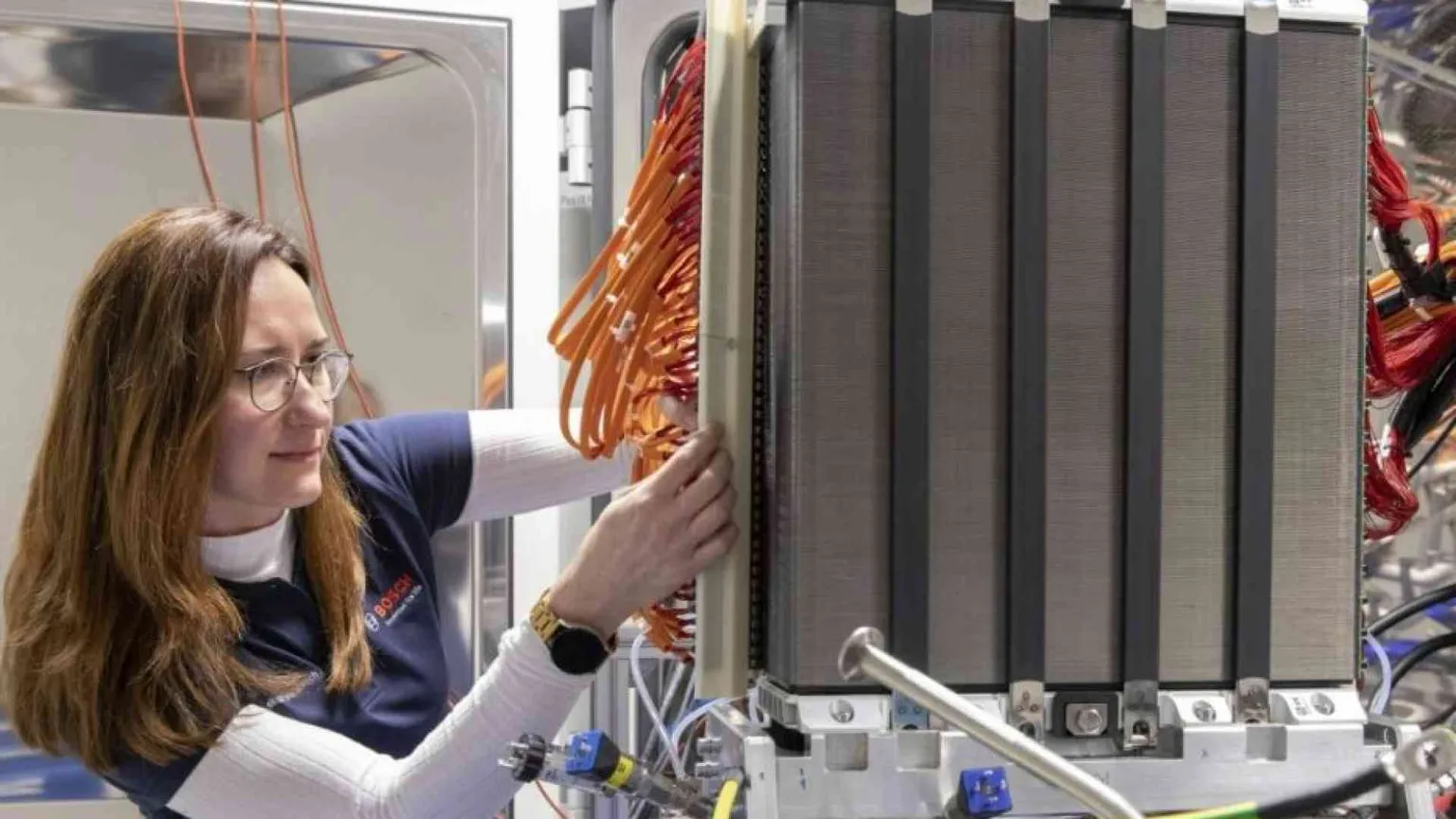 Tecnologia connessa alla dinamica delle auto: Bosch prepara grandi novità