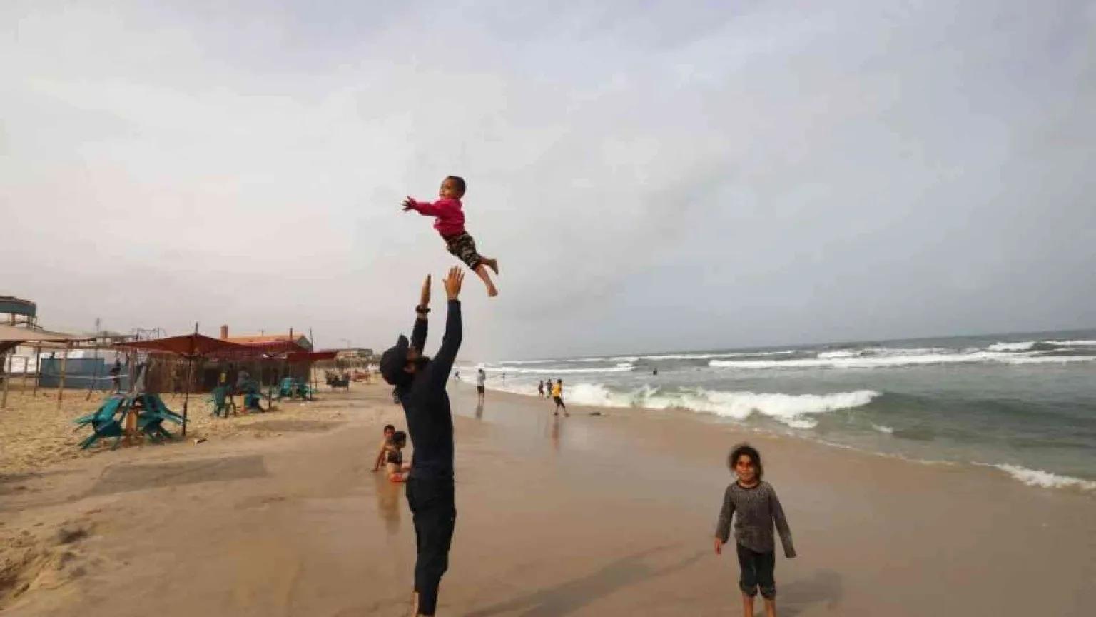 L'ultima «chiamata» del Cairo: tregua in cambio dei 33 rapiti vivi