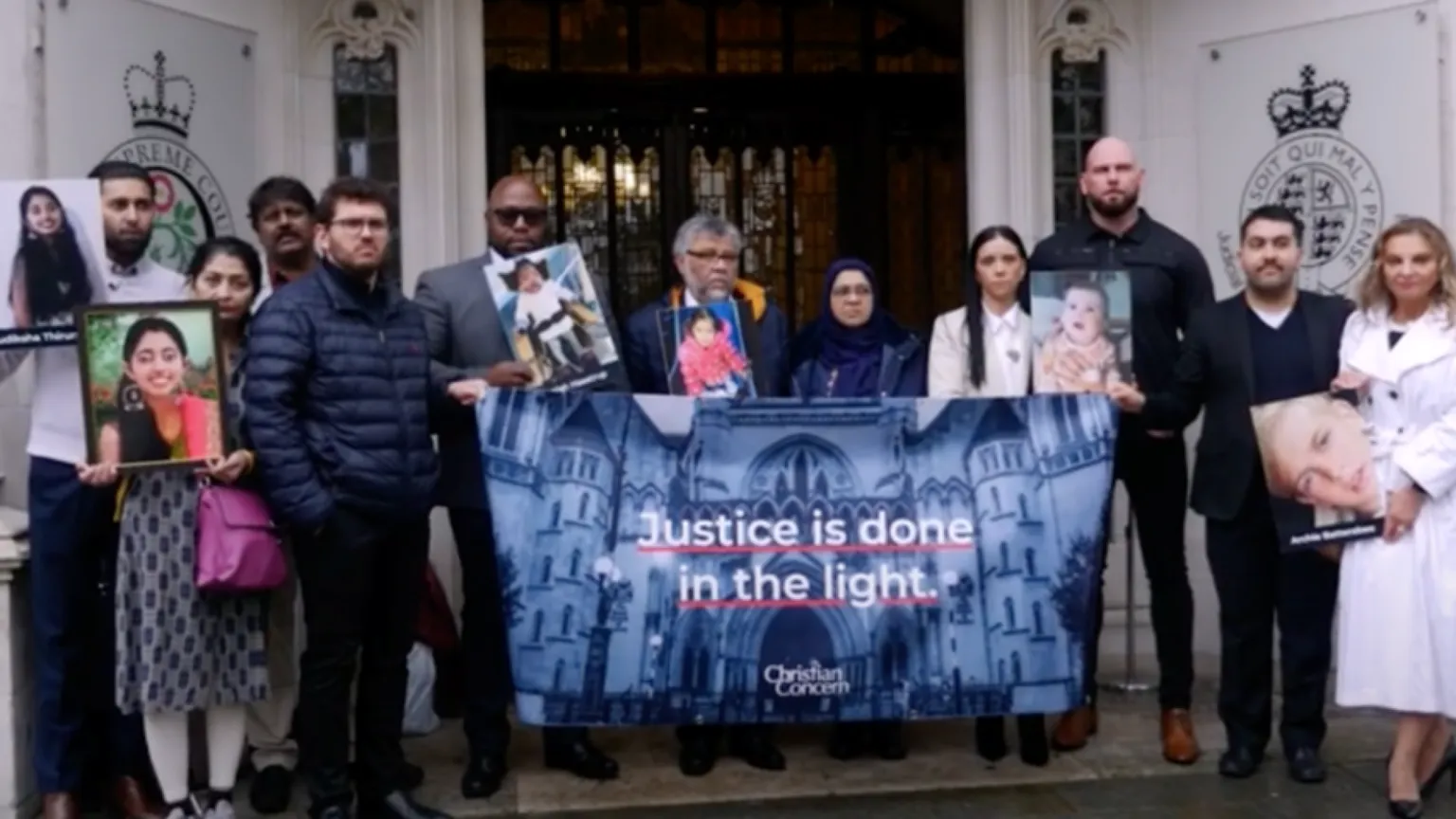 I genitori dei «bimbi morti per sentenza» sfidano giudici e medici