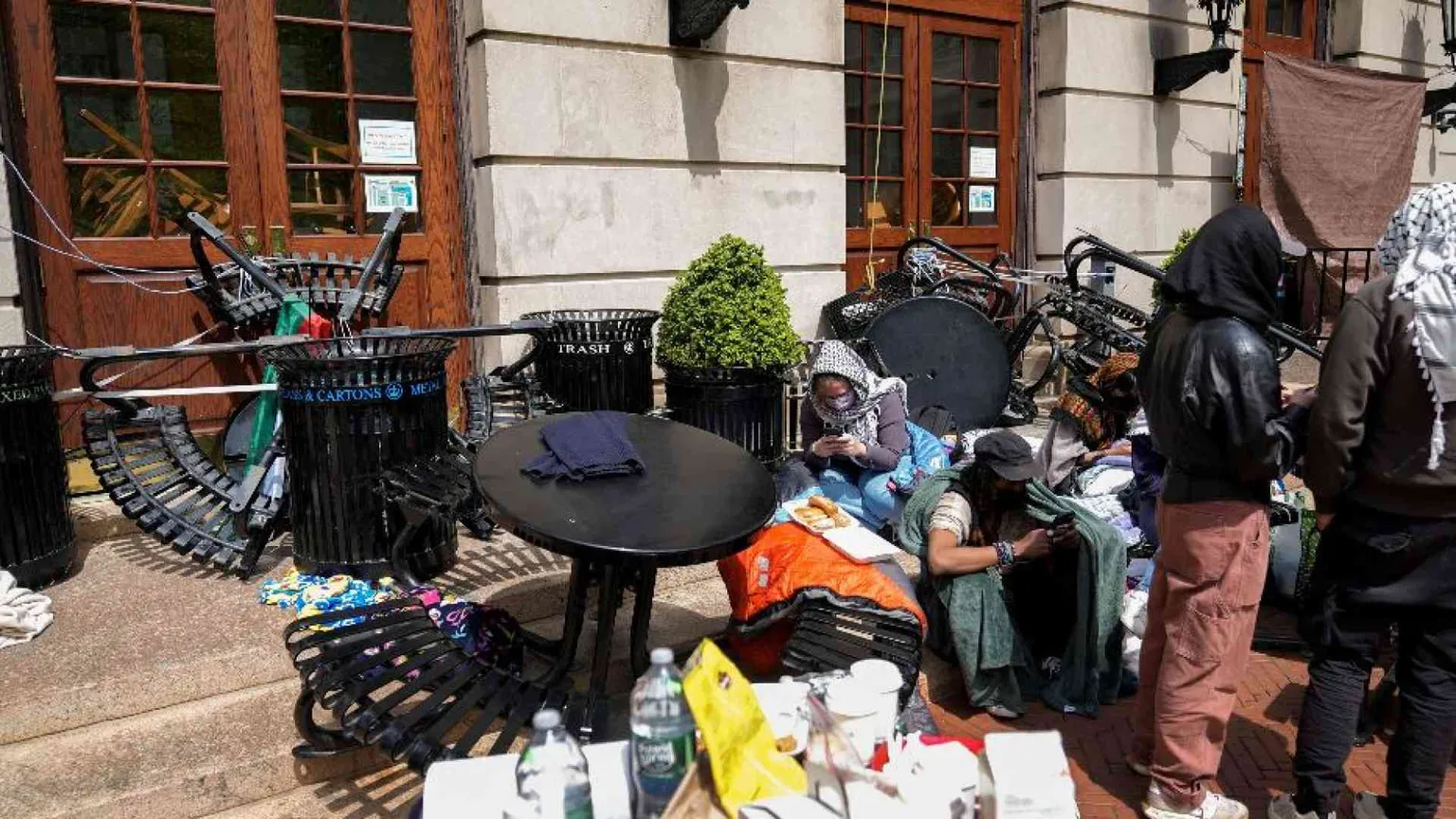 La sfida degli studenti pro Palestina: occupato un edificio della Columbia