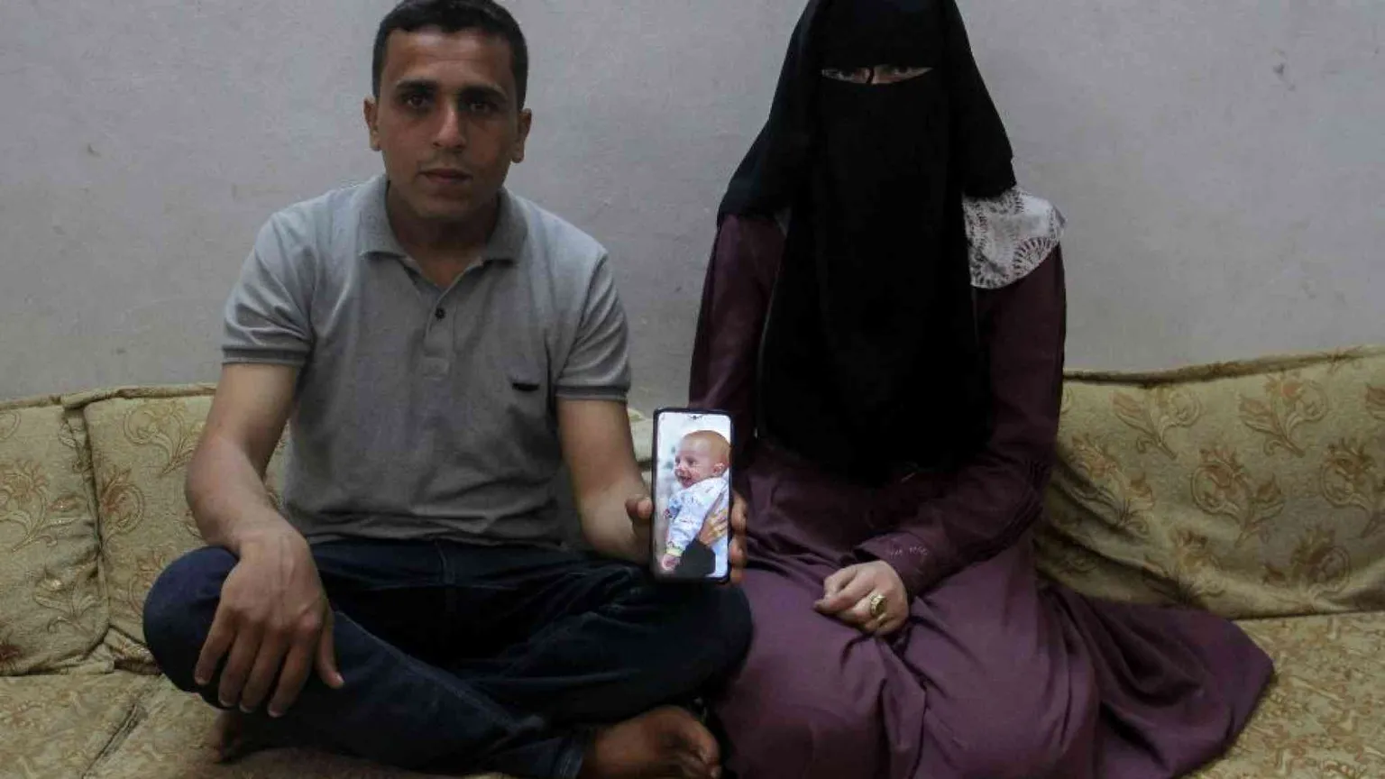 Il neonato Yehia Hamuda, solo in ospedale. Famiglie divise dalla guerra
