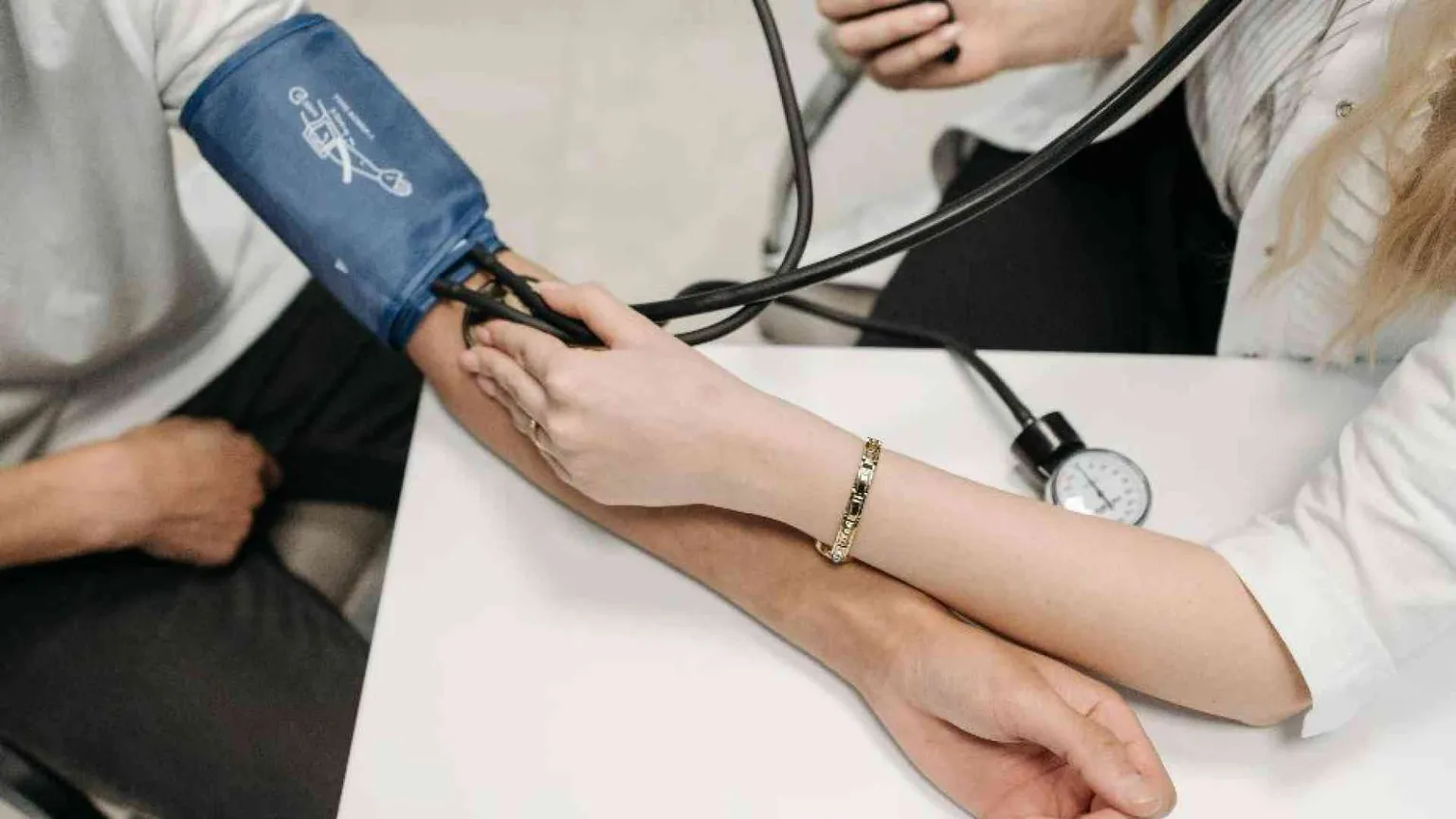 Ipertensione, ne basta poca per fare danni. Come riconoscerla e prevenirla