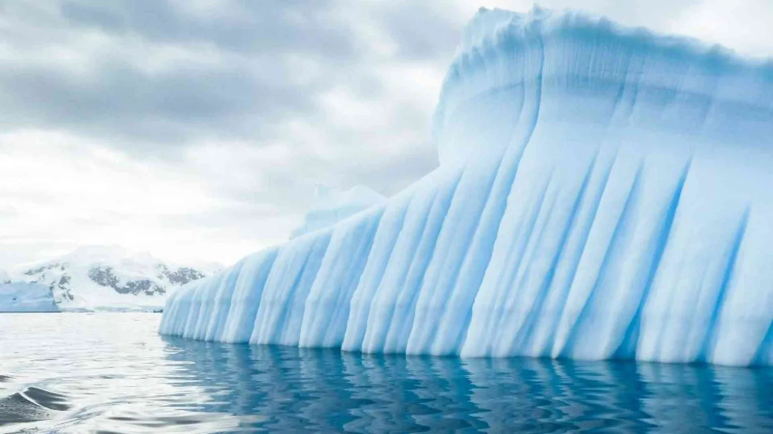 Allarme Antartide: i ghiacci si stanno sciogliendo più velocemente del previsto