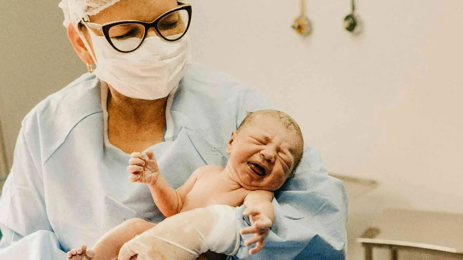 Epidemia di pertosse, +800% di casi. «Occorre vaccinarsi in gravidanza»