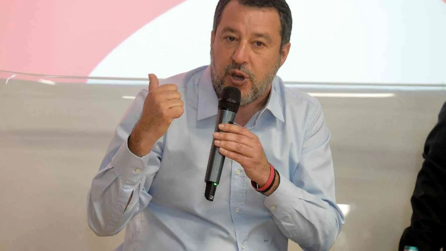 Salvini: non sosterremo mai Draghi. Nella Ue vogliamo un centrodestra unito