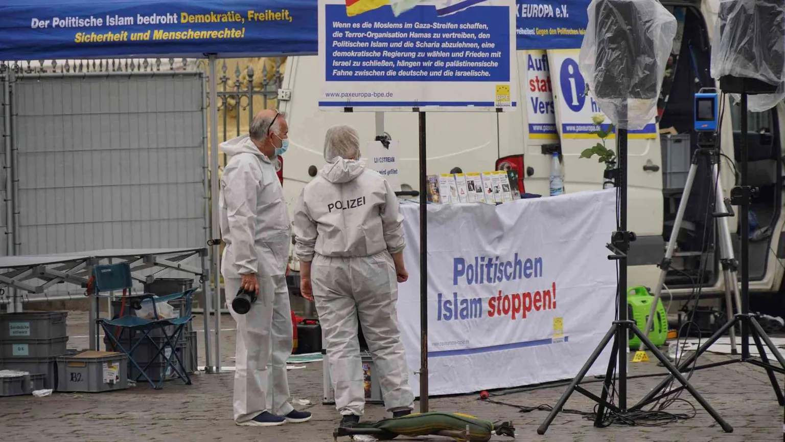 Un uomo ha accoltellato i partecipanti a un raduno anti-islam