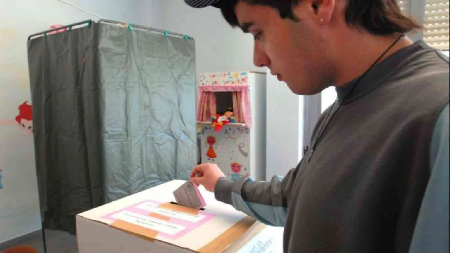 «Cari mamma e papà, alle Europee votate così»