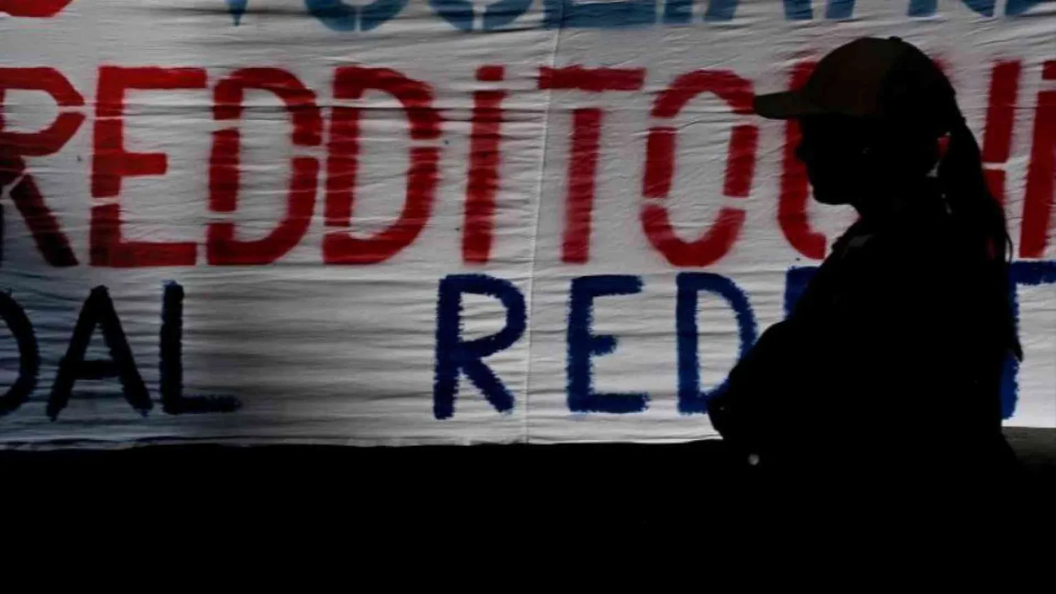 Il reddito di cittadinanza a un povero su tre. Le modifiche dimezzano la platea