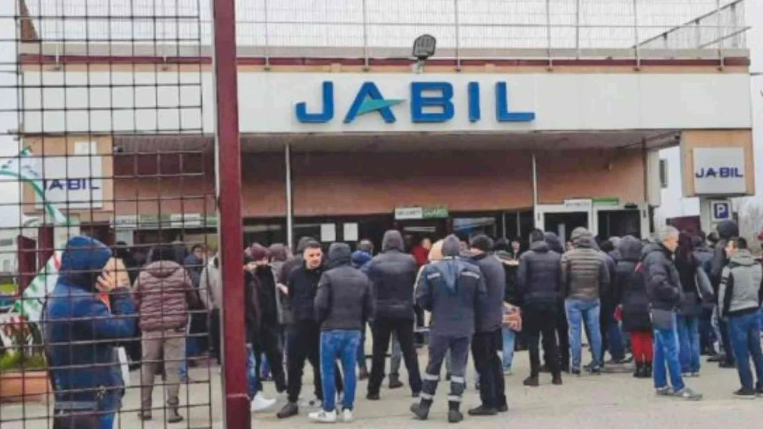 Il vescovo di Caserta ha scritto a Biden per salvare gli operai di Marcianise