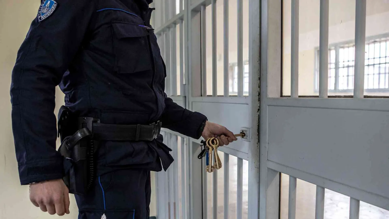 Ancora un suicidio in cella: «È un massacro da fermare subito»