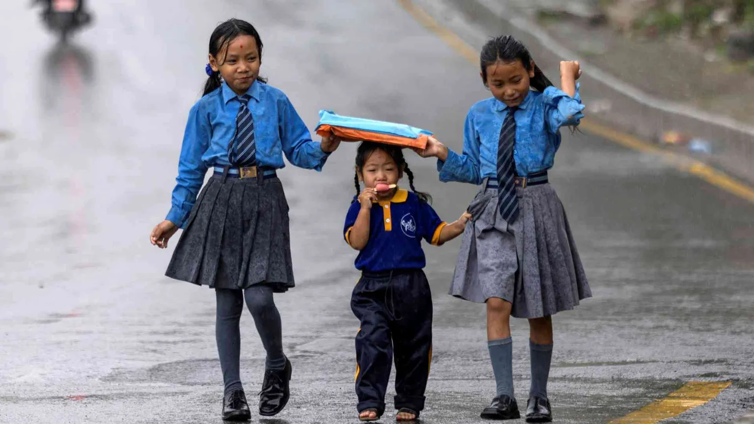 Cinque mesi sotto la pioggia: la quotidianità dei nepalesi
