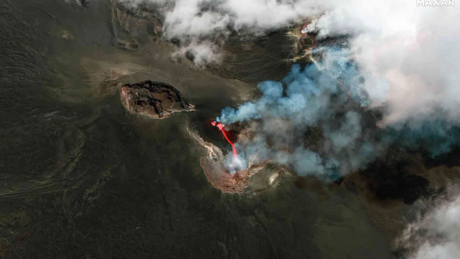 Allerta Etna e Stromboli. Riapre, ma non del tutto, l'aeroporto di Catania