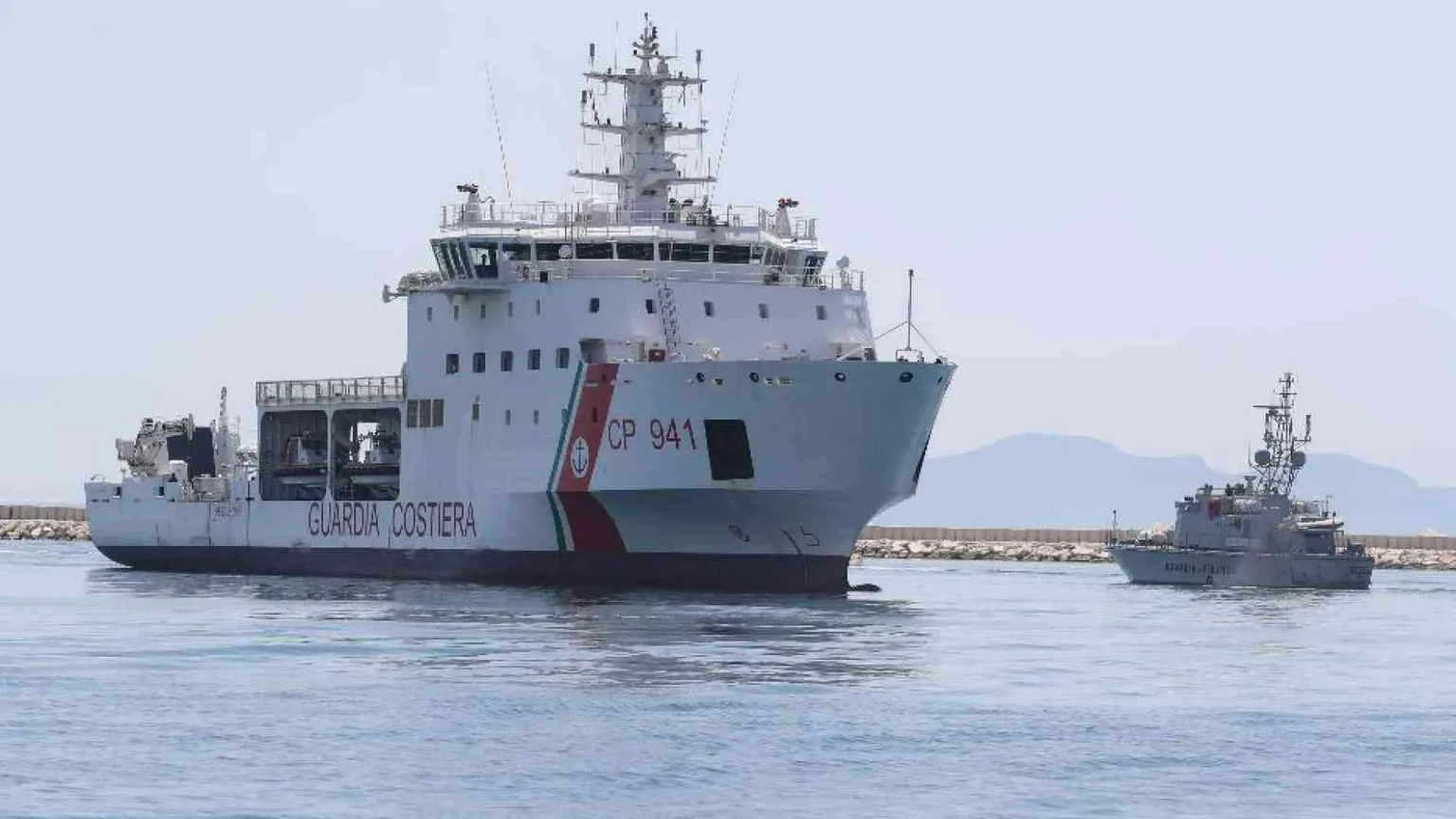 Le reliquie di santa Rosalia sulla Diciotti: «In mare le vite vanno salvate»