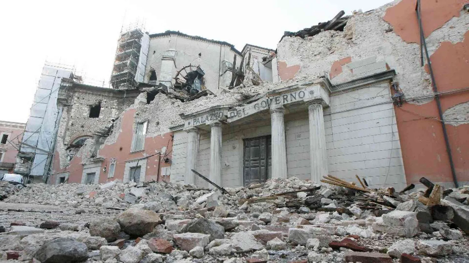 Per i giudici se i 7 studenti sono morti nel terremoto è stata «colpa loro»