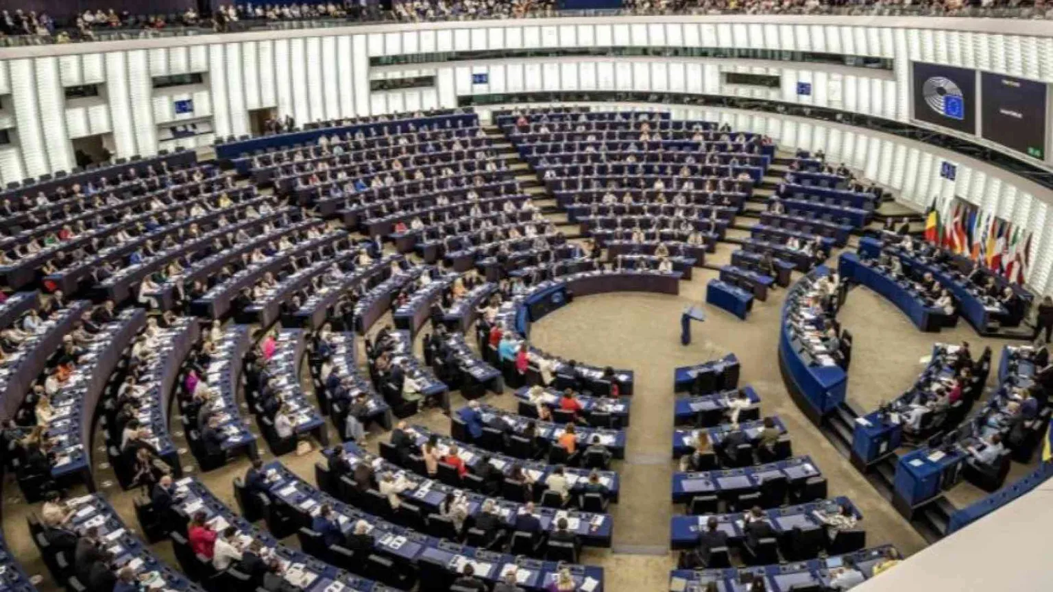 Sì alla risoluzione Ue pro-Ucraina. Passa la linea dura, italiani divisi